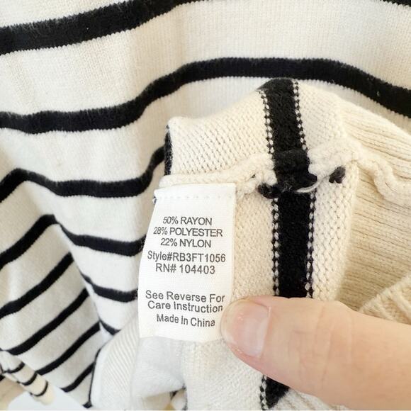 August Sky Striped Oversized Sweater Sz L - Picture 6 of 7